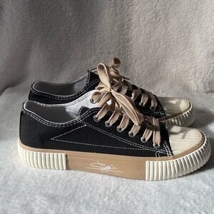 Mutuoni Casual Black and Tan Women's Sneakers Women’s Size 9 40 Athletic LaceUp